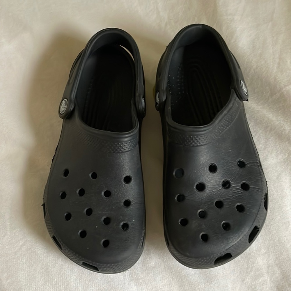 Black Crocs size 4 youth, 6 women